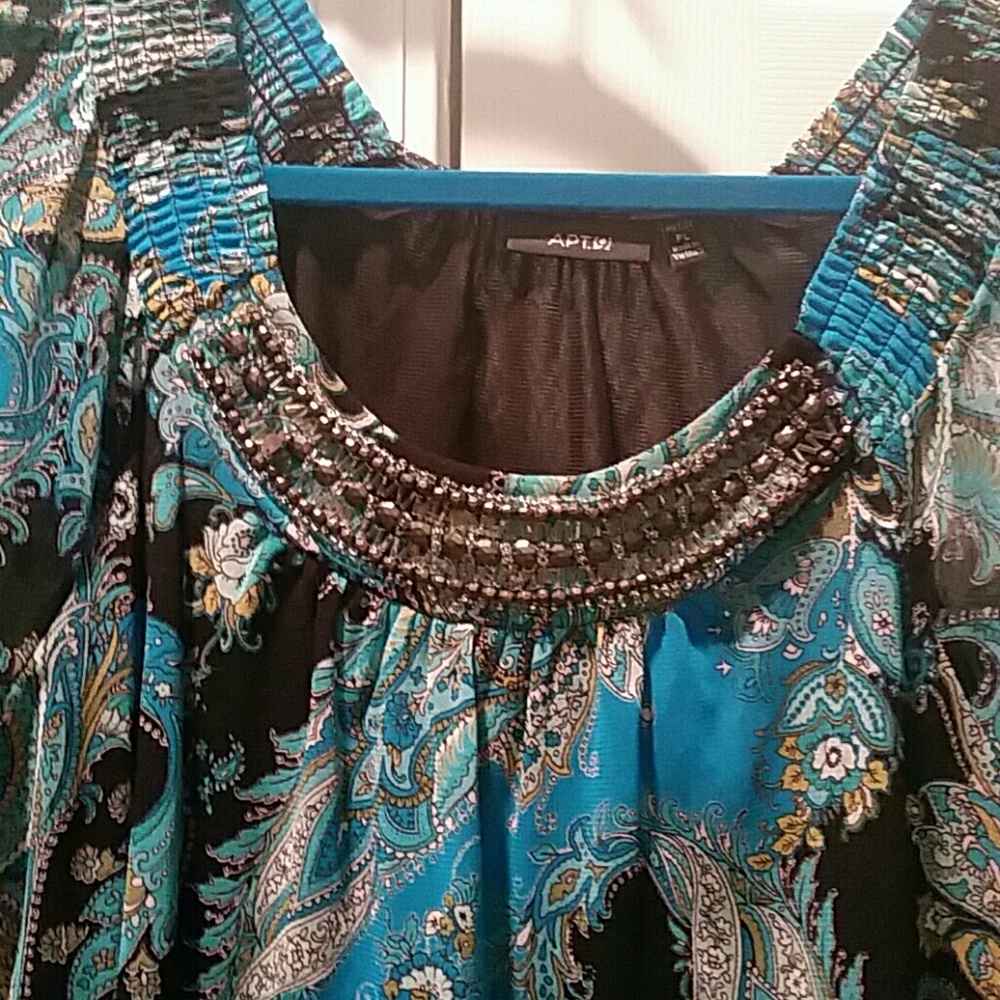 NWOT Beautiful fully lined Apt. 9 blouse. PL